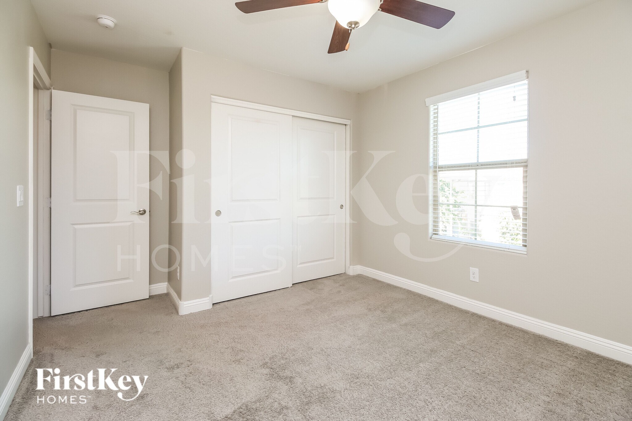 Building Photo - 305 N Sunrise