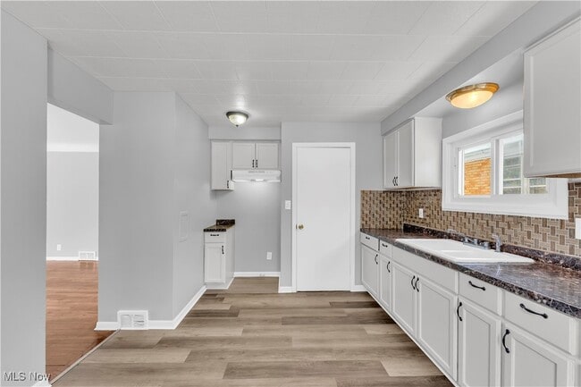 Building Photo - 4852 E 94th St