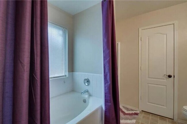 Building Photo - For Rent: Beautiful 3 Bedroom Home in Red Oak, TX!