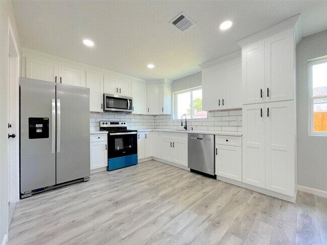 Building Photo - 10015 Old Towne Ln