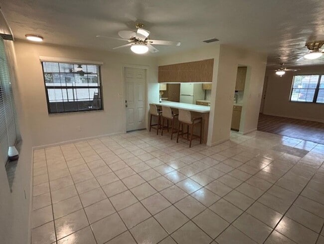 Building Photo - Spacious 3/2/2 in a quiet neighborhood available now!!