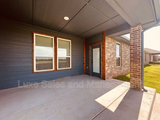 Building Photo - 8229 NW 163rd Ter