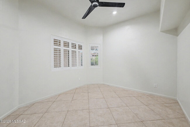 Building Photo - 5555 N Cres Ridge Dr