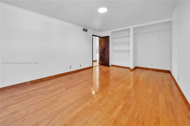 Building Photo - 4000 NE 168th St