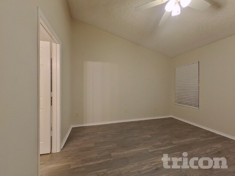 Building Photo - 1313 N Avoca