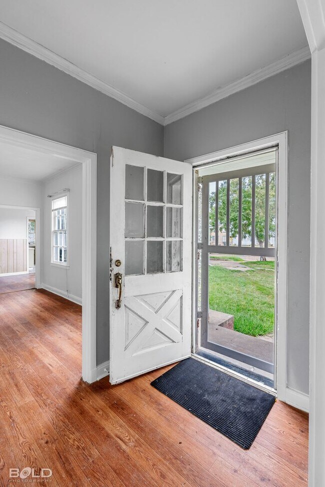 Building Photo - 217 Boulevard Pl