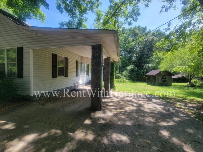Building Photo - ENJOY THE PRESTIGE OF THIS CHARMING HOME I...