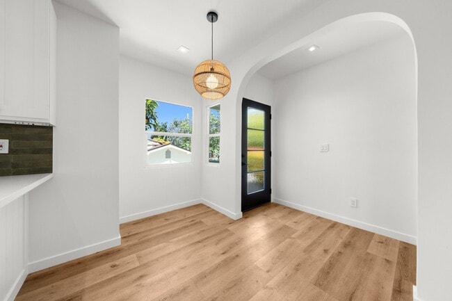 Building Photo - 7418 Romaine St