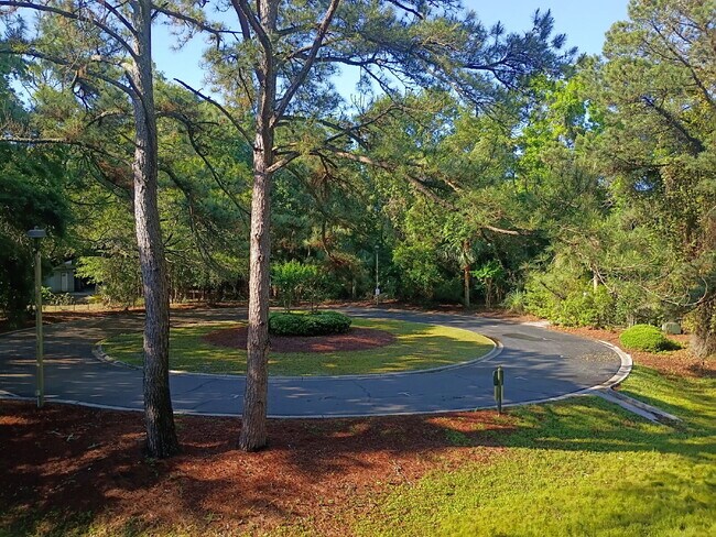 Building Photo - Four Bedroom Home Walking Distance to the Beach on Hilton Head!