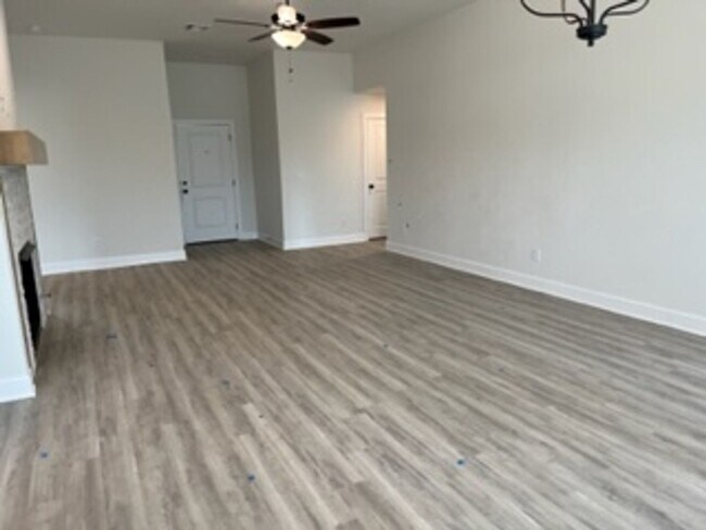 Building Photo - FIRST MONTH FREE - Beautiful New Home!