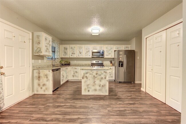 Building Photo - 7302 Greenwood Point Dr