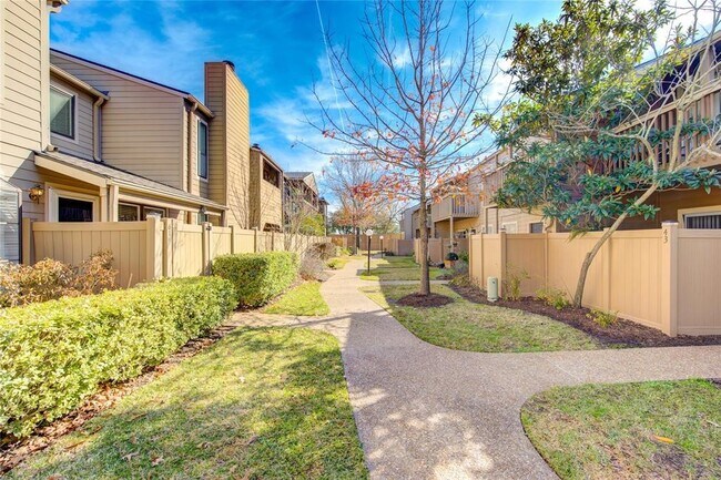 Building Photo - 2379 Briarwest Blvd