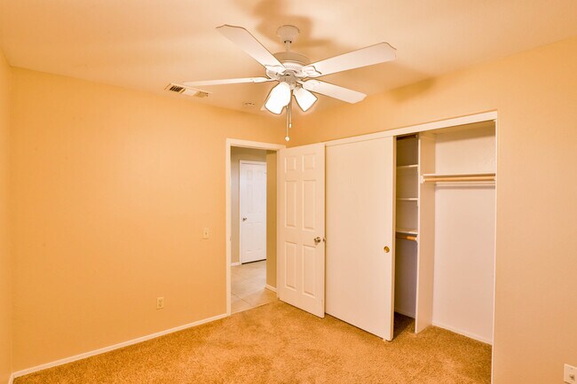 Building Photo - 8438 W Charter Oak Rd