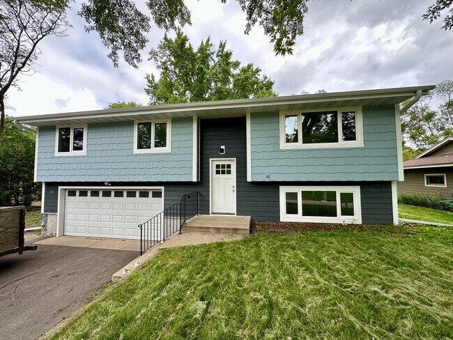 Building Photo - 3206 Vale Cir SW