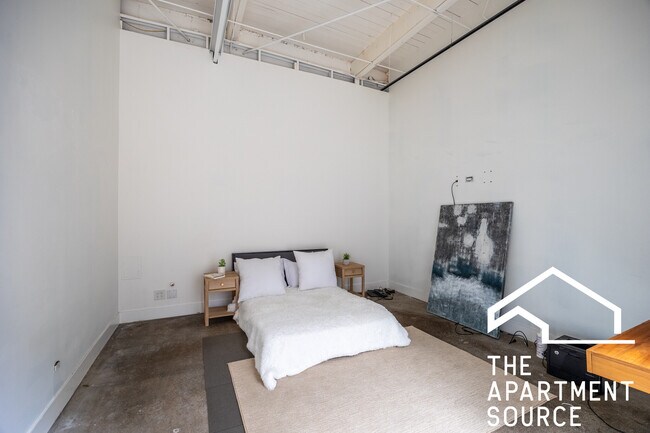 Building Photo - 3134 W Carroll Ave