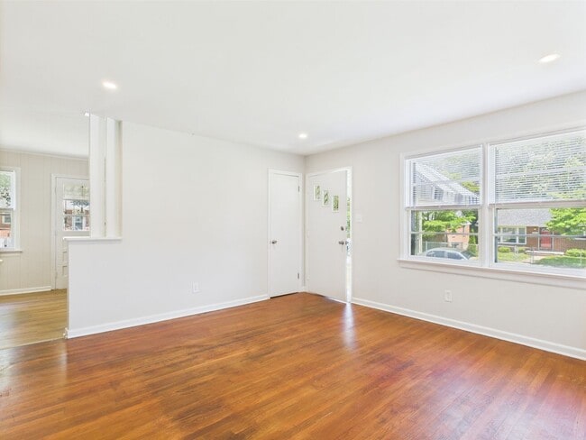 Building Photo - Cozy, 3 Bedroom Brick Cape in Fulton Hill ...