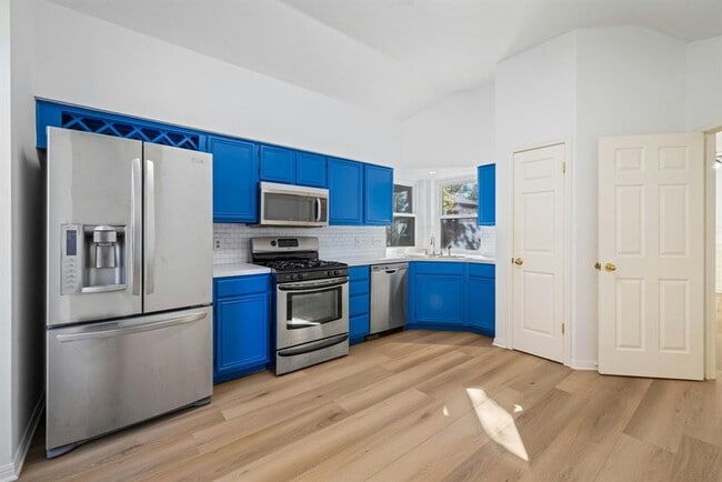 Building Photo - 15013 Big Falls Dr