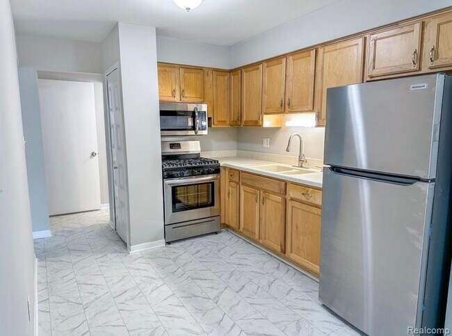 Building Photo - 41856 Langley Dr