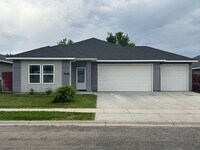 Building Photo - Spacious Single-Level Home w/3-Car Garage