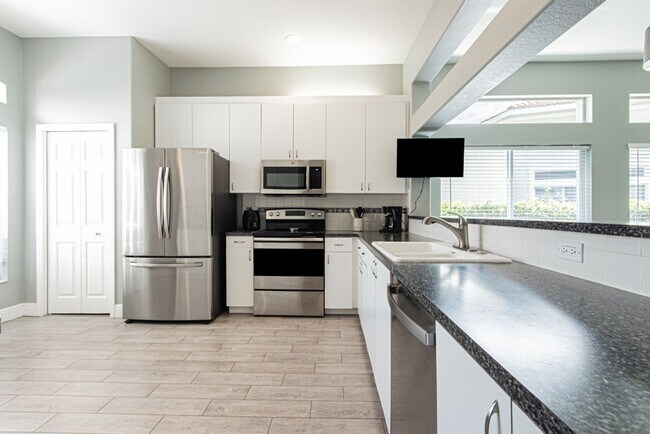 Building Photo - Beautiful 2-Bed Home, Dog Friendly & Resort-Style Amenities – Available for Annual Rental!