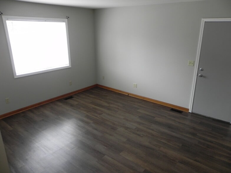 Building Photo - 1353 Lakeview Ave