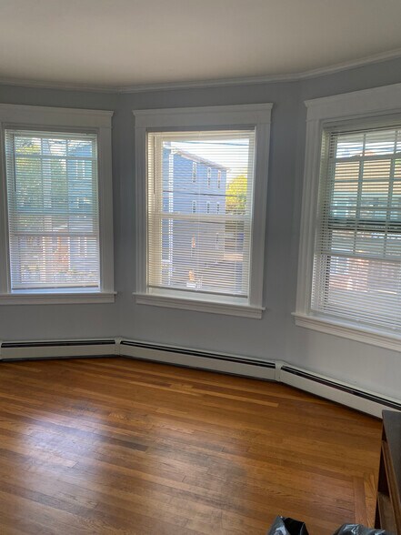 Building Photo - 37 Mavis St