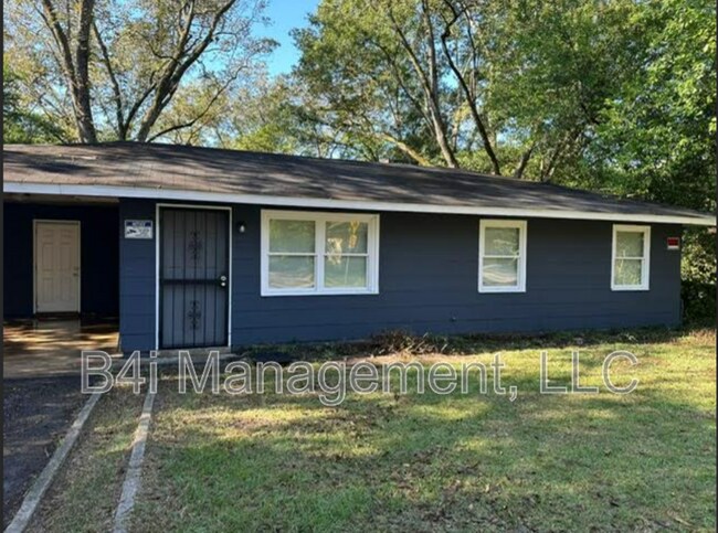 Building Photo - 2460 Brevard Dr
