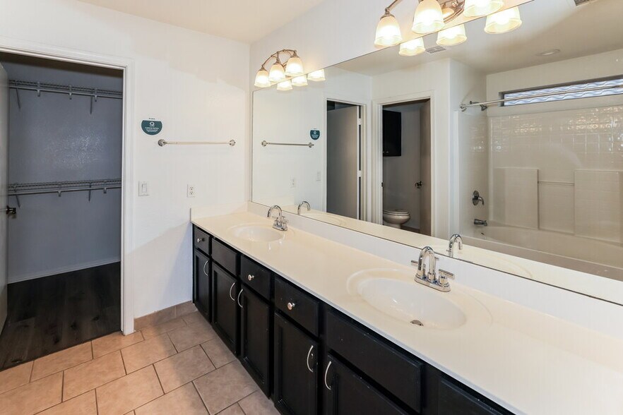 Building Photo - 14720 W Lamoille Dr