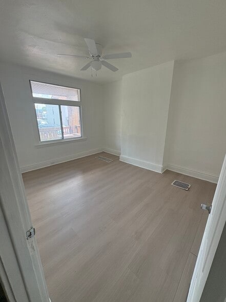 Building Photo - 137 Hazelwood Ave
