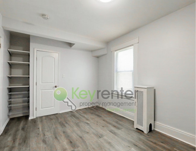 Building Photo - Spacious 3-Bedroom, 2-Bath Apartment with ...