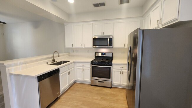 Building Photo - 840 Bronze Ln