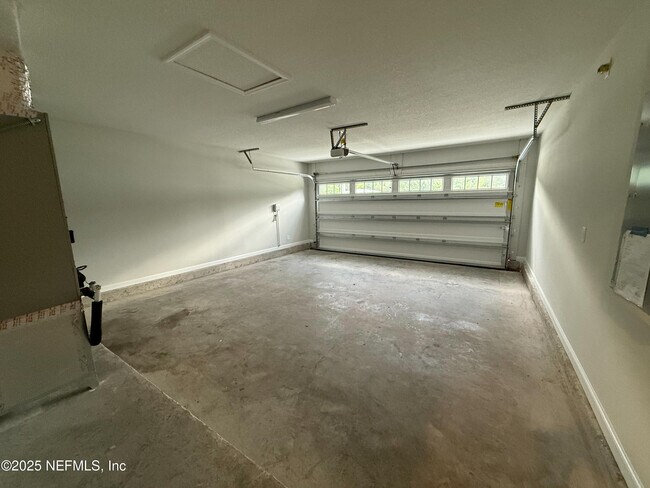 Building Photo - 3925 Peach Dr