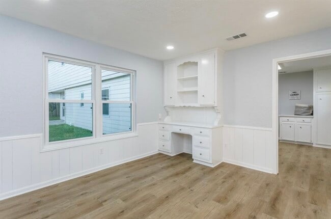 Building Photo - 15614 Pebble Bend Dr