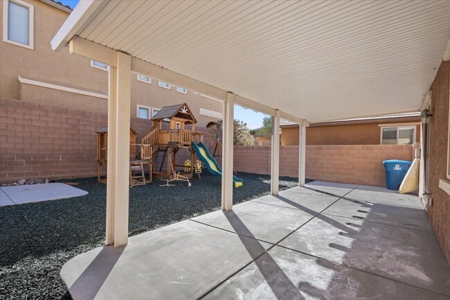 Building Photo - Gorgeous 4BR/2.5BA/2GA Two-Story Gem in Gated Community!