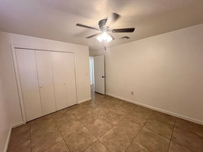 Building Photo - 4137 E Shadow Branch Dr