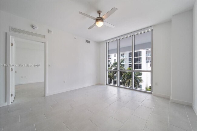 Building Photo - 2150 N Bayshore Dr