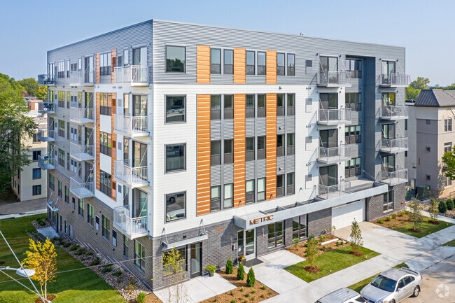 Building Photo - METRIC Apartments