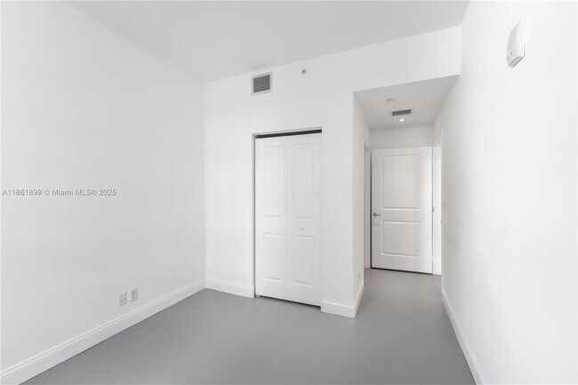 Building Photo - 111 E Flagler St