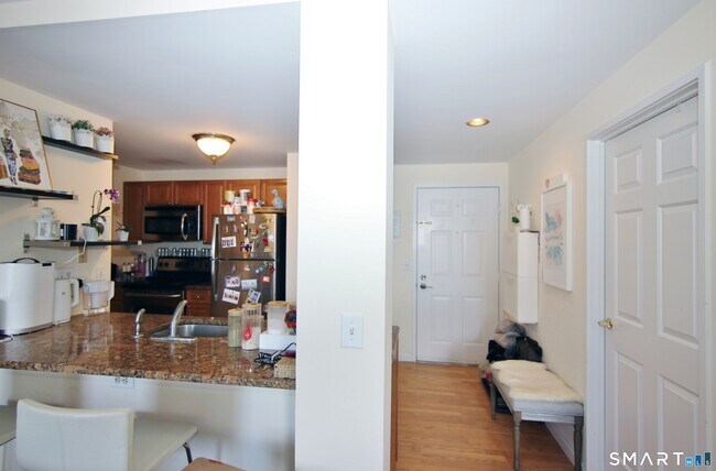 Building Photo - 300 Broad St