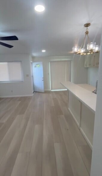 Building Photo - 438 S Lincoln Way