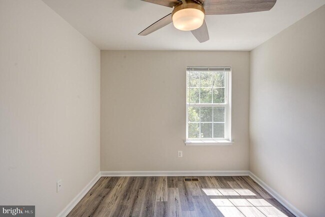 Building Photo - 1317 Hawthorn Dr