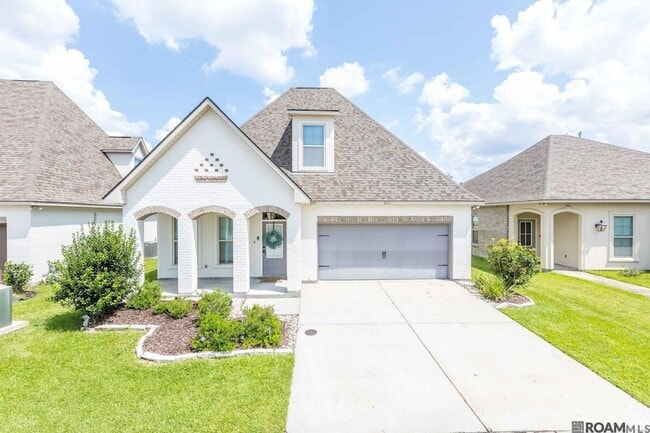 Primary Photo - 6211 Lake Edge Dr