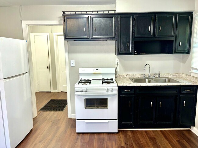 Building Photo - 3802 Parthenia Ave