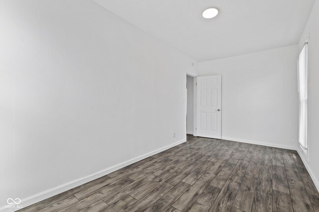 Building Photo - 2 Van Ave