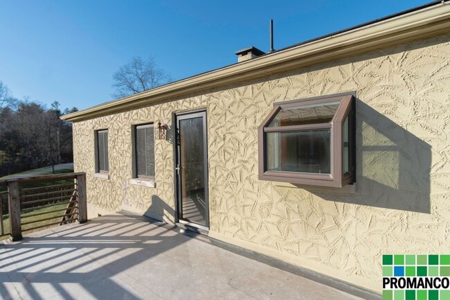 Building Photo - Cozy Ranch Home