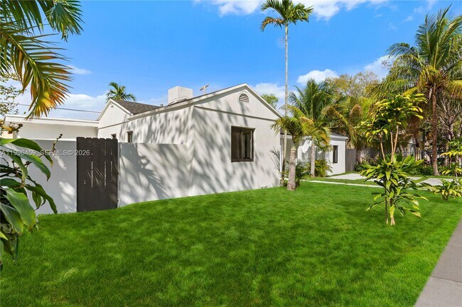 Building Photo - 8246 NE 2nd Ct