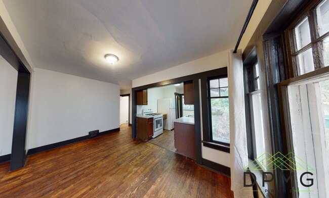 Building Photo - 317 Shepard St