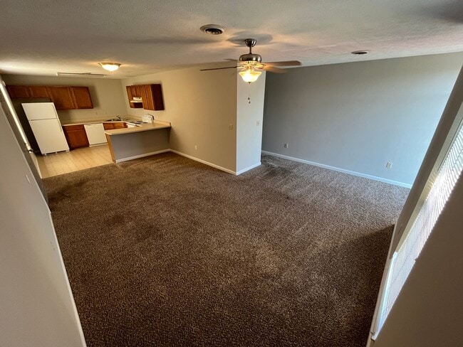 Building Photo - 1611 Meadow Spring Dr