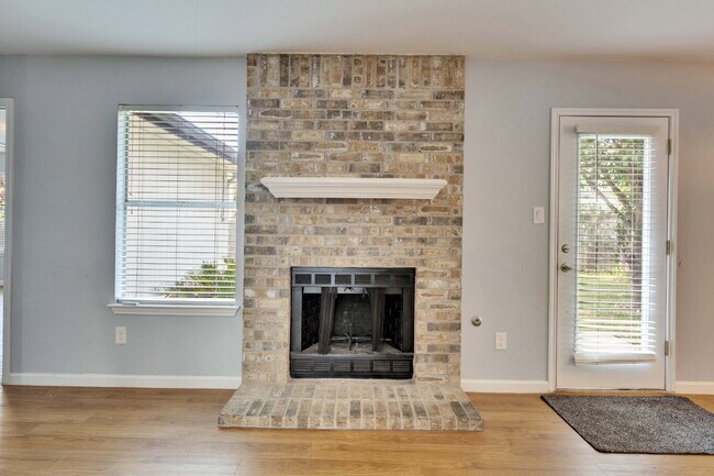 Building Photo - "Charming 3-Bedroom Cedar Park Home with 2...