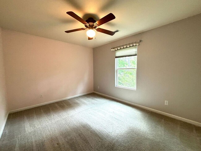 Building Photo - Available Now-Beautiful 4 BR/3BA Home